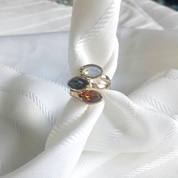 Elegant Chicos Gold Tone and Gemstone Ring - Size 6 - NWOT - Picture 1 of 7